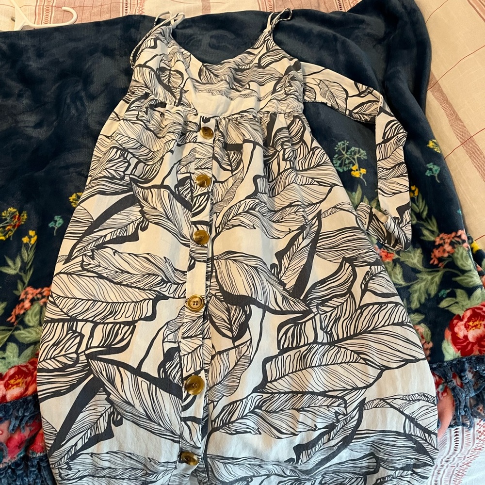 Summer dress. Great for vacation. Size small.
